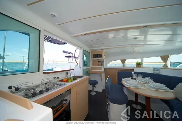 Lagoon 380 - Photo #55 Lagoon 380 - Yacht Charter Sailica