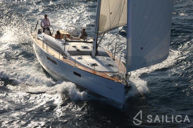 Jeanneau 53 - 3 cab. - Yacht Charter Sailica