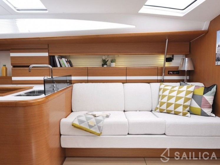 Jeanneau 53 - 3 cab. - Yacht Charter Sailica