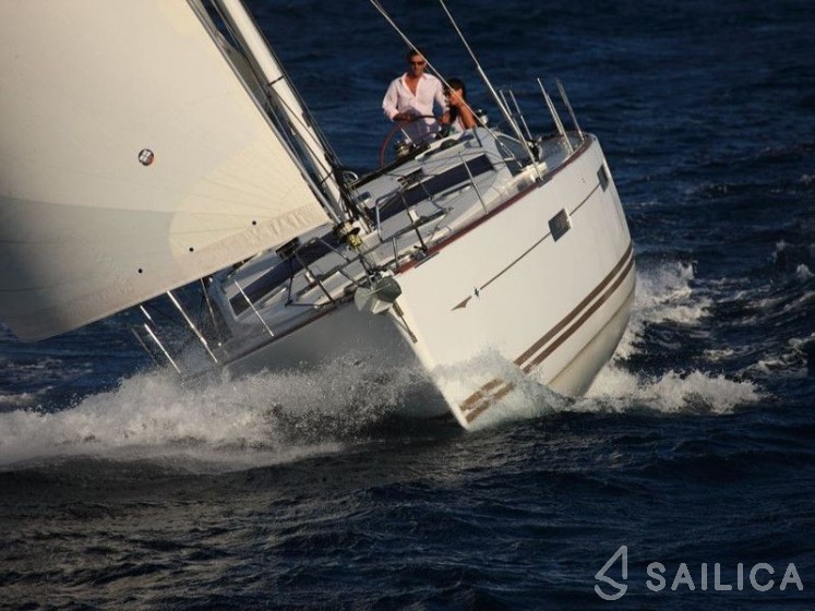 Jeanneau 53 - 3 cab. - Yacht Charter Sailica