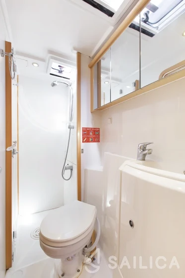 Lagoon 421 - Yacht Charter Sailica