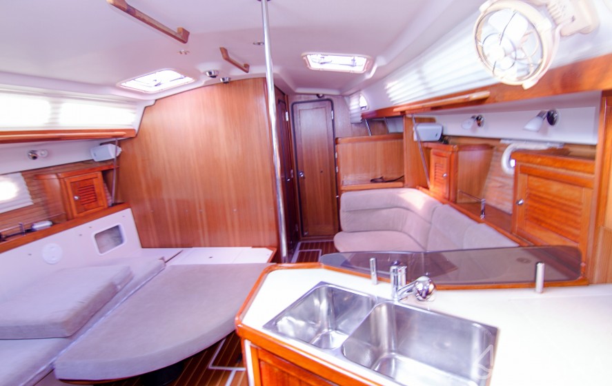 Catalina 375 - Yacht Charter Sailica