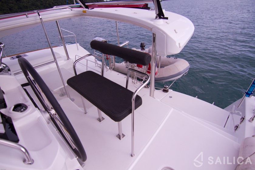 Lagoon 400 S2 - 4 + 1 cab. - Yacht Charter Sailica