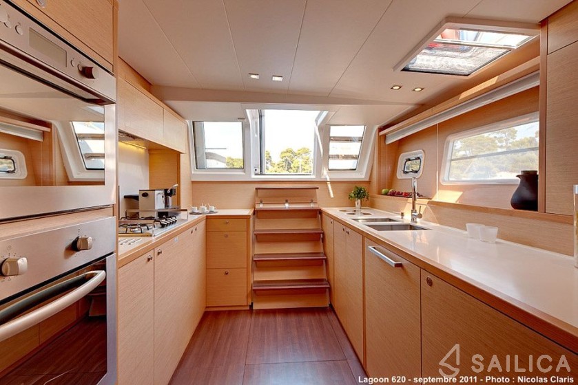 Lagoon 620 - Yacht Charter Sailica