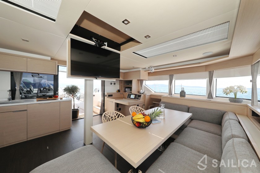 Lagoon 55 - Yacht Charter Sailica