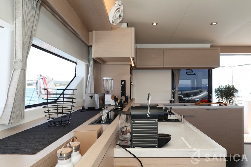 Lagoon 55 - Yacht Charter Sailica