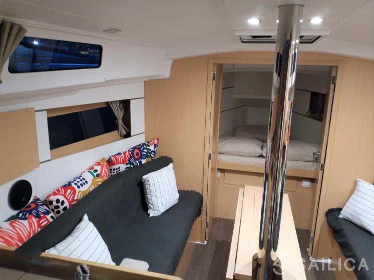 Oceanis 35.1 - Yacht Charter Sailica
