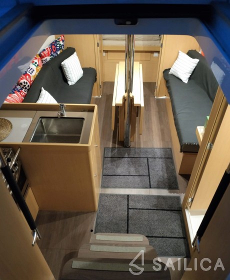 Oceanis 35.1 - Yacht Charter Sailica