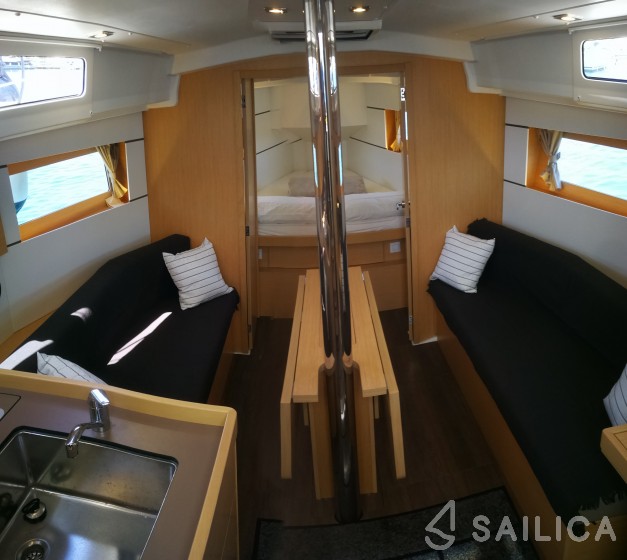 Oceanis 35.1 - Yacht Charter Sailica