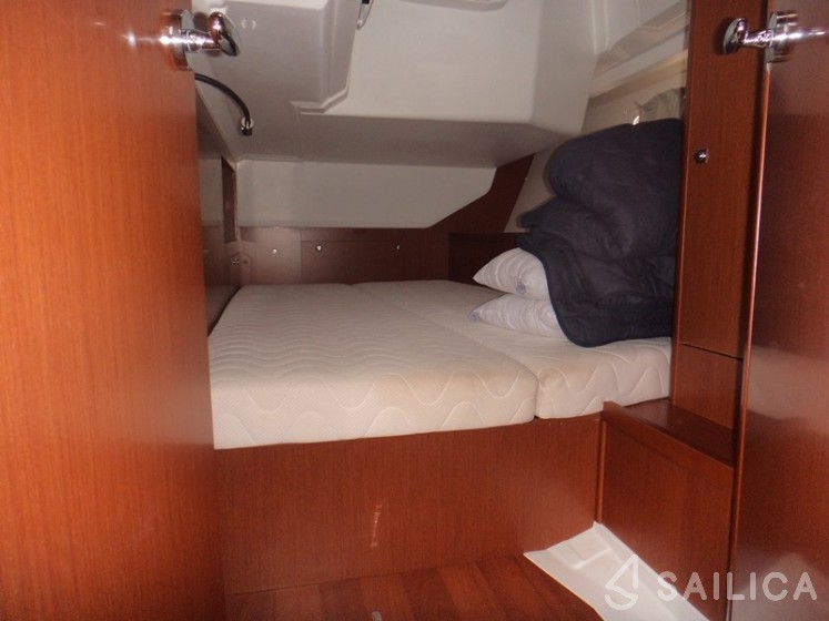 Oceanis 45 - Yacht Charter Sailica