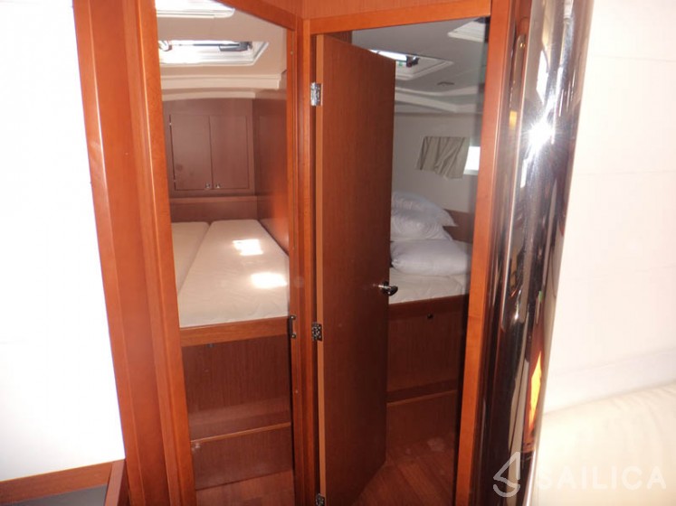 Oceanis 45 - Yacht Charter Sailica