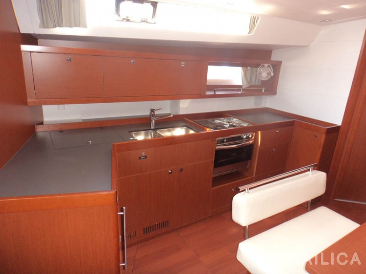 Oceanis 45 - Yacht Charter Sailica