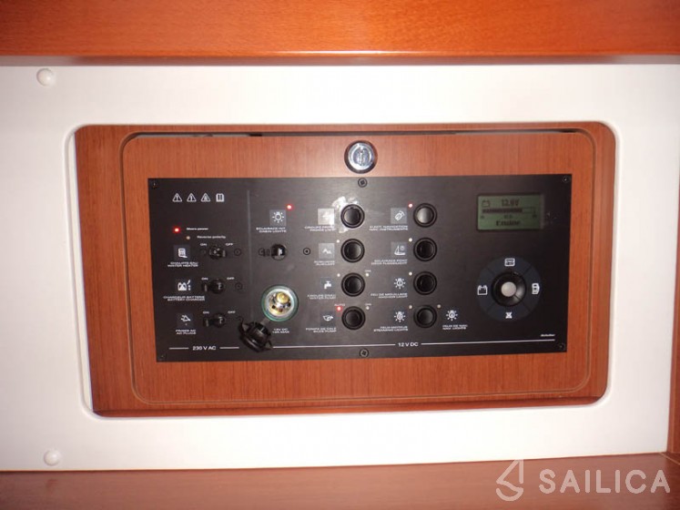 Oceanis 45 - Yacht Charter Sailica