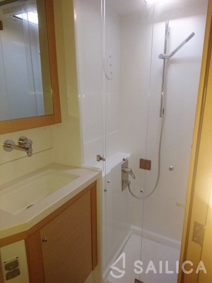 Lagoon 450 - Yacht Charter Sailica