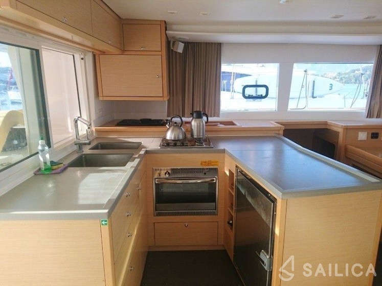 Lagoon 450 - Yacht Charter Sailica