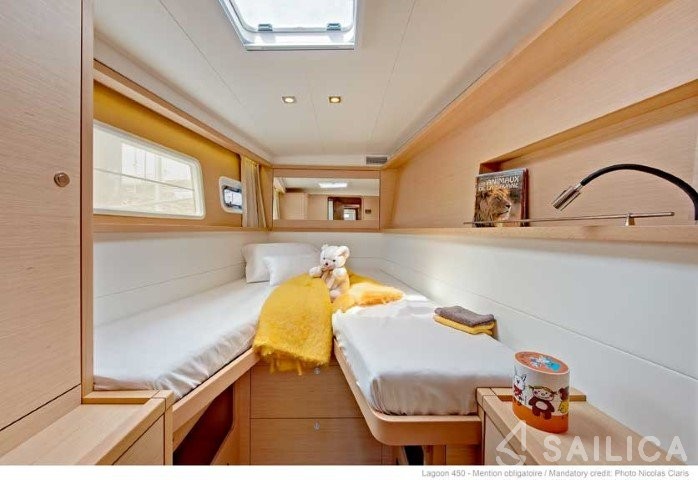 Lagoon 450 - 4 + 2 cab. - Yacht Charter Sailica