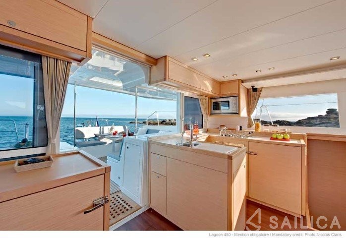 Lagoon 450 - 4 + 2 cab. - Yacht Charter Sailica