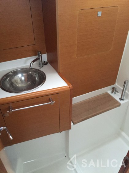 Sun Odyssey 449 - Yacht Charter Sailica