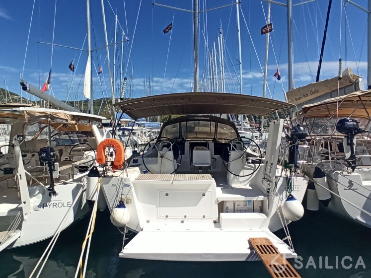 Dufour 460 GL - Yacht Charter Sailica