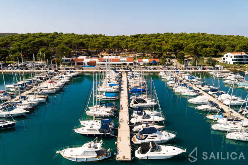 Dufour 460 GL - Yacht Charter Sailica
