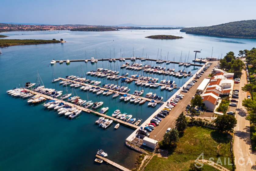 Dufour 460 GL - Yacht Charter Sailica