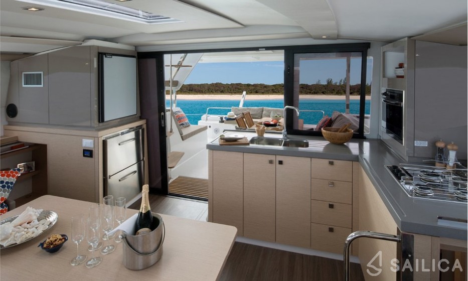 Lucia 40 - 3 cab. - Yacht Charter Sailica