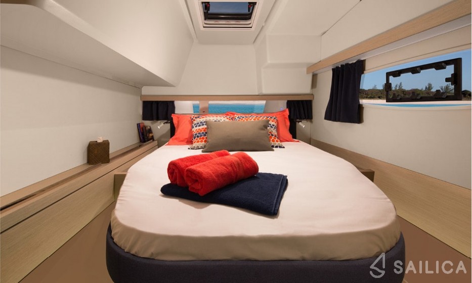 Lucia 40 - 3 cab. - Yacht Charter Sailica