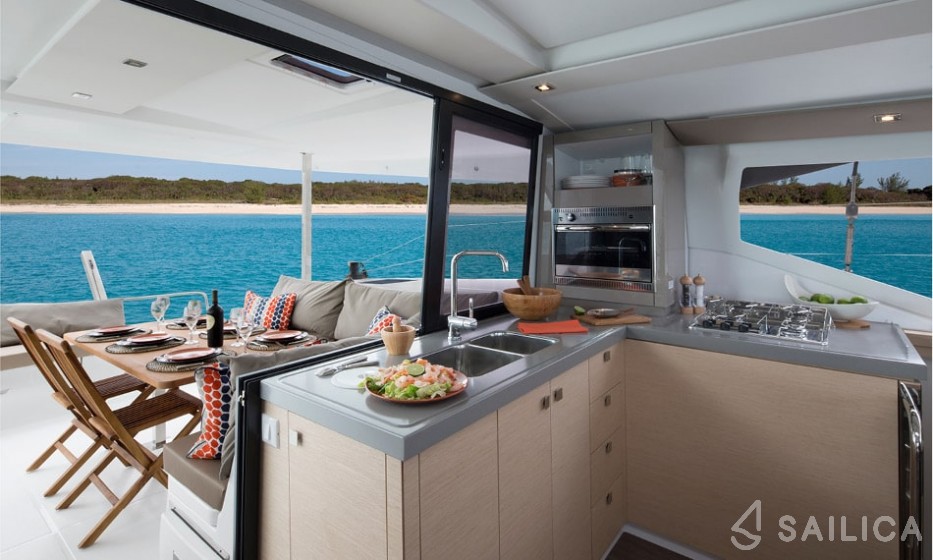 Lucia 40 - 3 cab. - Yacht Charter Sailica