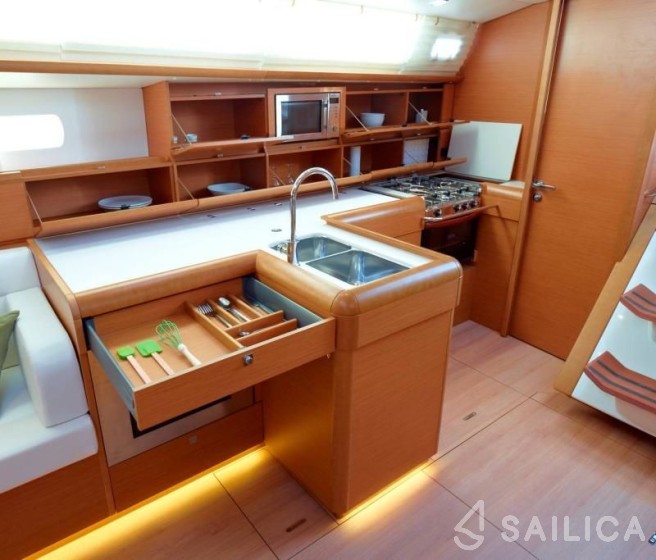 Sun Odyssey 519 - Yacht Charter Sailica