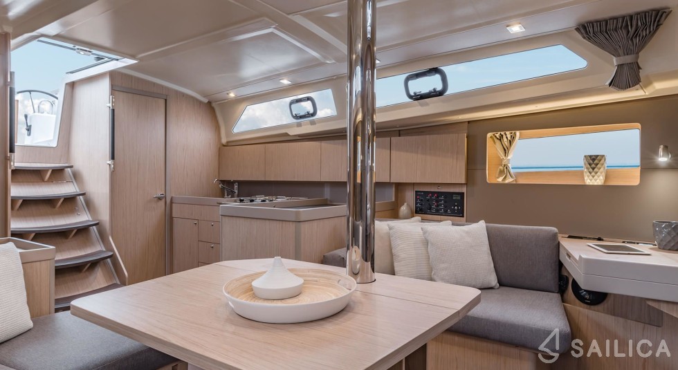 Oceanis 41.1 - Yacht Charter Sailica