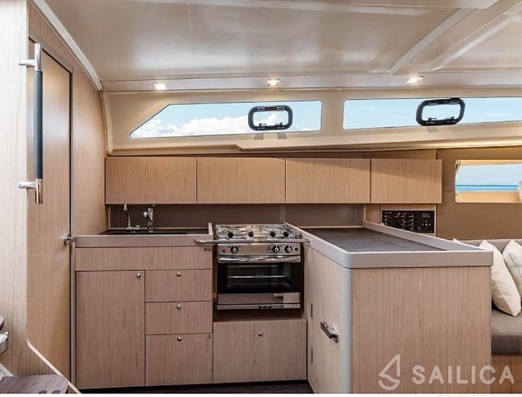 Oceanis 41.1 - Photo #31 Oceanis 41.1 - Yacht Charter Sailica