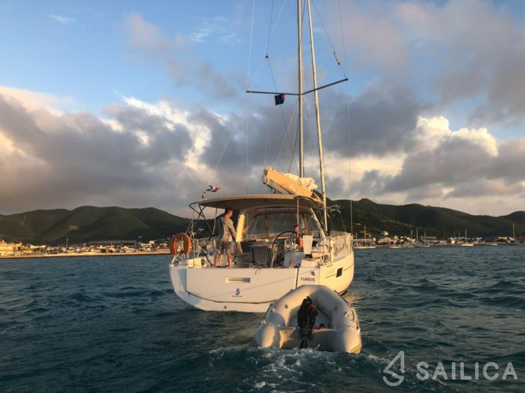 Oceanis 41.1 - Photo #25 Oceanis 41.1 - Yacht Charter Sailica