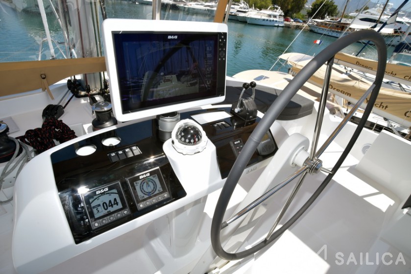 Lagoon 52F - Yacht Charter Sailica