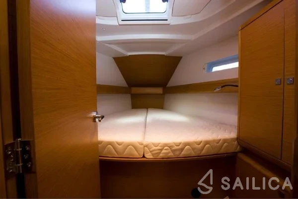 Sun Odyssey 449 - Yacht Charter Sailica
