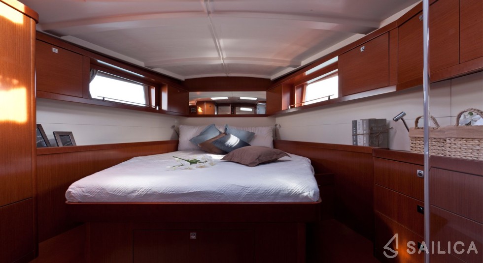 Oceanis 48 - Yacht Charter Sailica