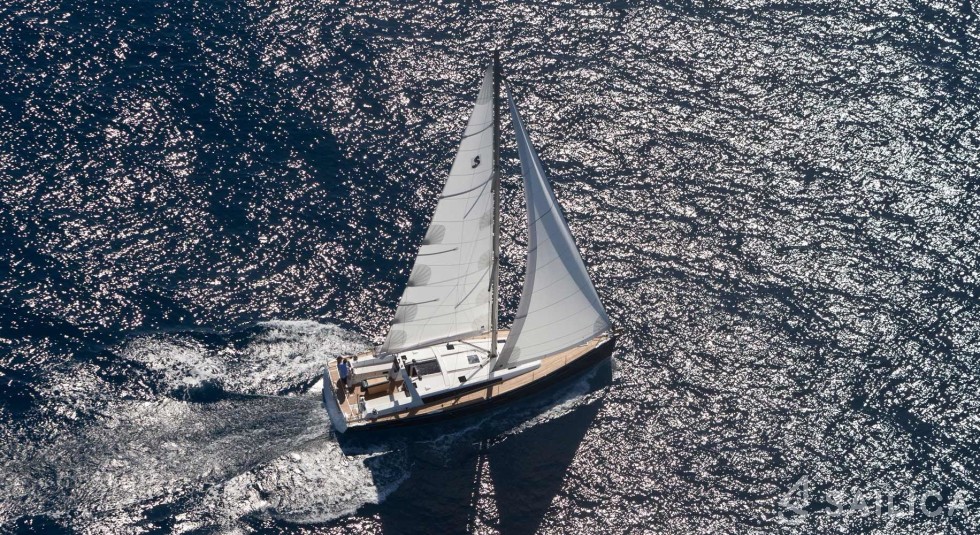 Oceanis 48 - Yacht Charter Sailica