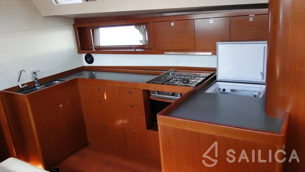 Oceanis 48 - Yacht Charter Sailica