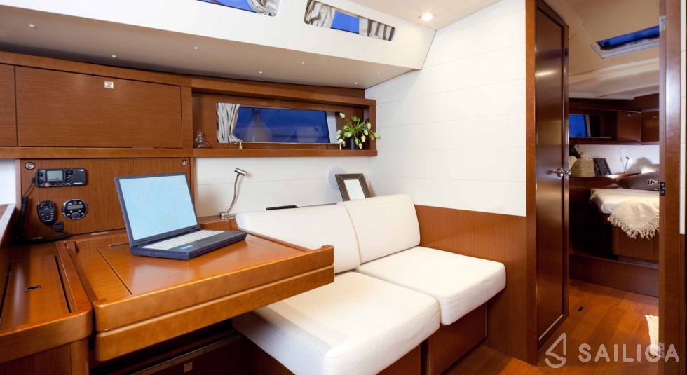 Oceanis 48 - Yacht Charter Sailica