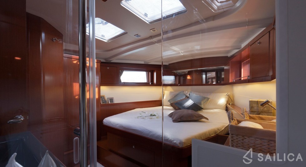 Oceanis 48 - Yacht Charter Sailica