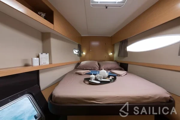 Helia 44 - Yacht Charter Sailica