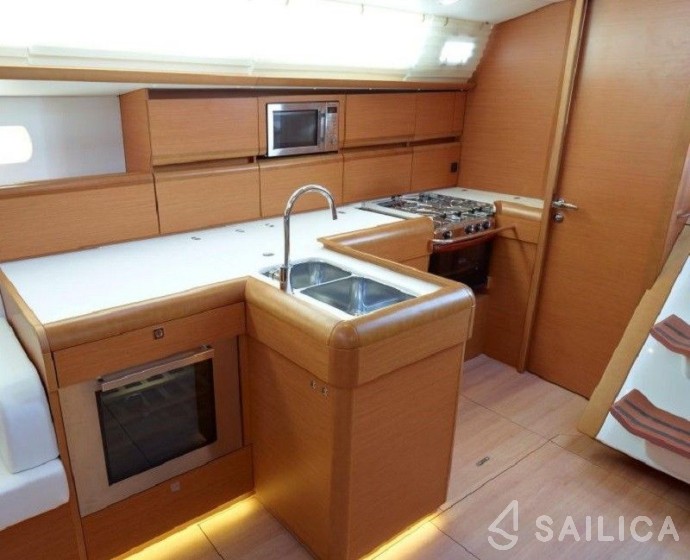 Sun Odyssey 519 - Yacht Charter Sailica