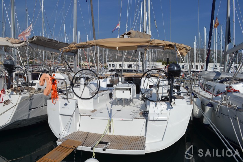 Sun Odyssey 519 - Yacht Charter Sailica