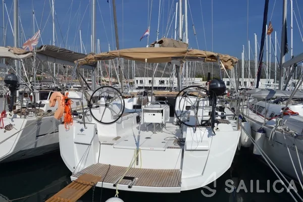 Sun Odyssey 519 - Yacht Charter Sailica