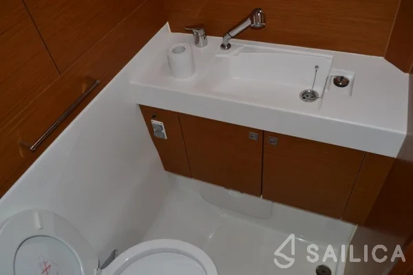 Sun Odyssey 519 - Yacht Charter Sailica
