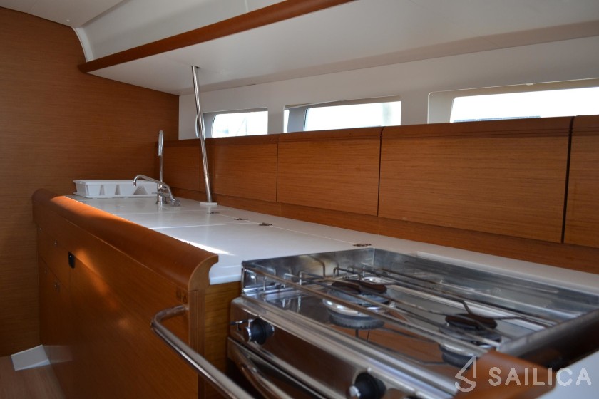Sun Odyssey 519 - Yacht Charter Sailica