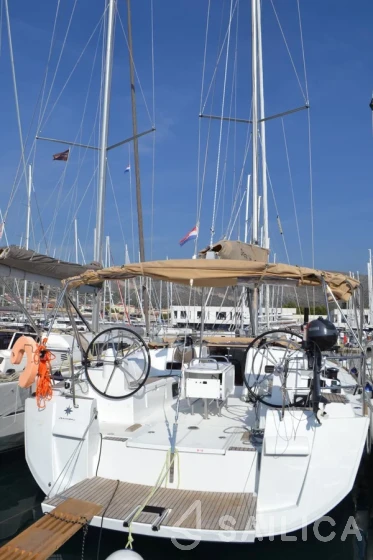 Sun Odyssey 519 - Yacht Charter Sailica