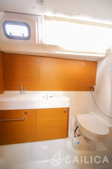 Sun Odyssey 519 - Yacht Charter Sailica
