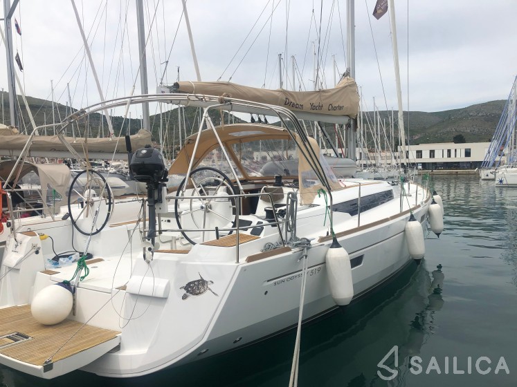 Sun Odyssey 519 - Yacht Charter Sailica