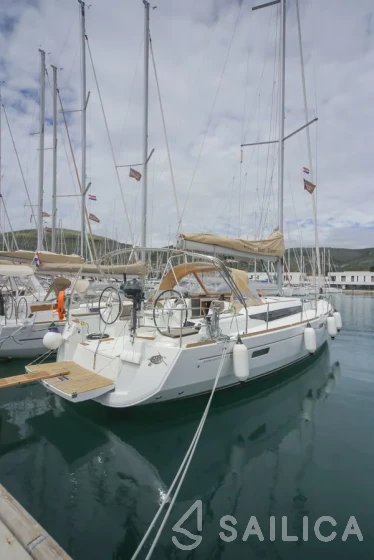 Sun Odyssey 519 - Yacht Charter Sailica