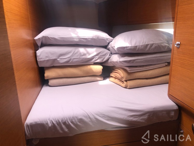 Sun Odyssey 519 - Yacht Charter Sailica